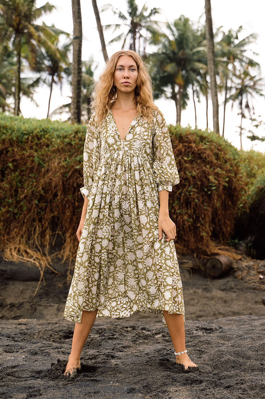 Nawojka – Zwiewna sukienka midi z bufiastymi rękawami