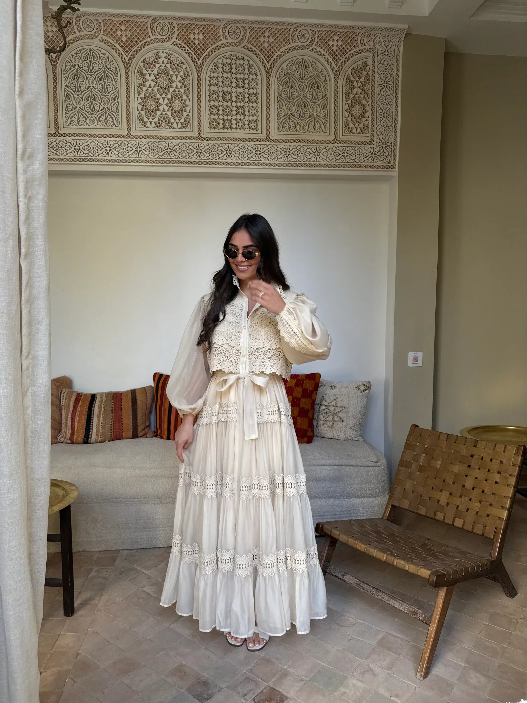 Veralina – Długa sukienka z haftem i warstwami